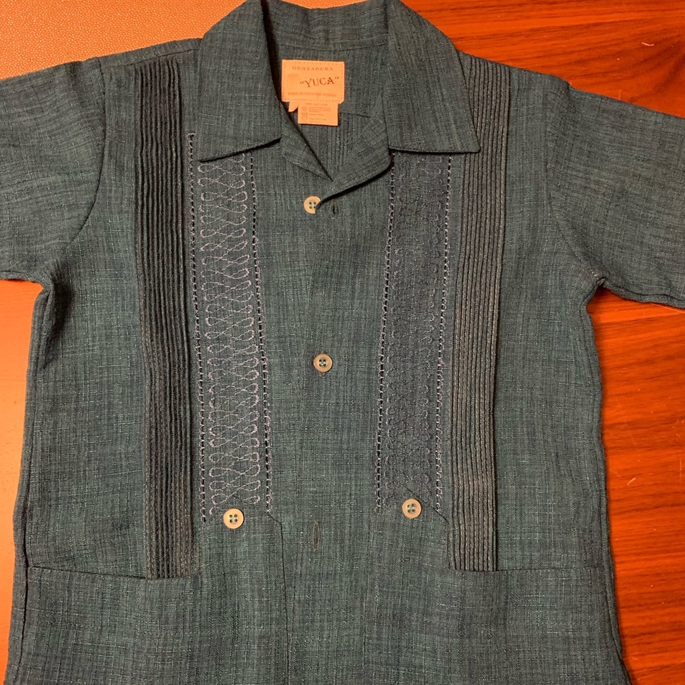 Boys NWOT Guayabera Dress Shirt size 4